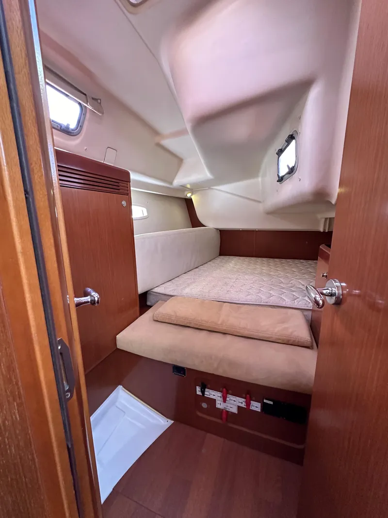 Slide: The Image of Beneteau Oceanis 40 2011 - 61