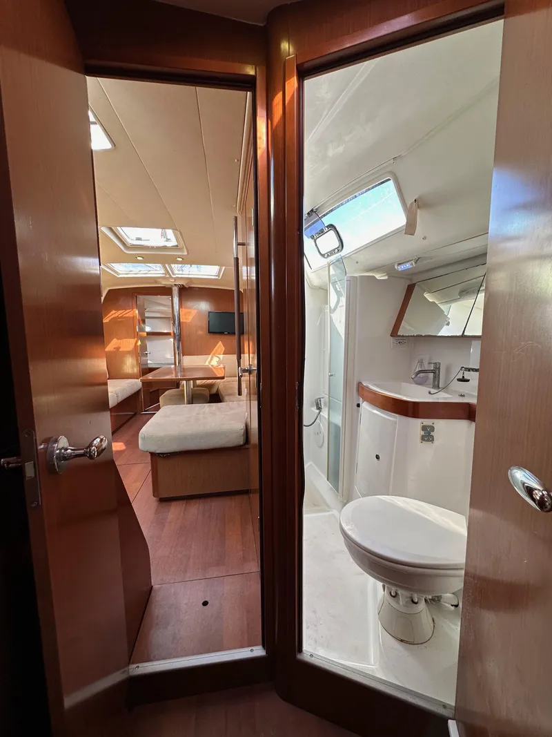 Slide: The Image of Beneteau Oceanis 40 2011 - 64