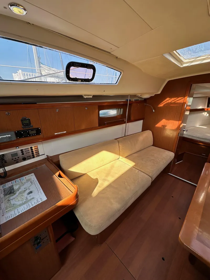 Slide: The Image of Beneteau Oceanis 40 2011 - 72