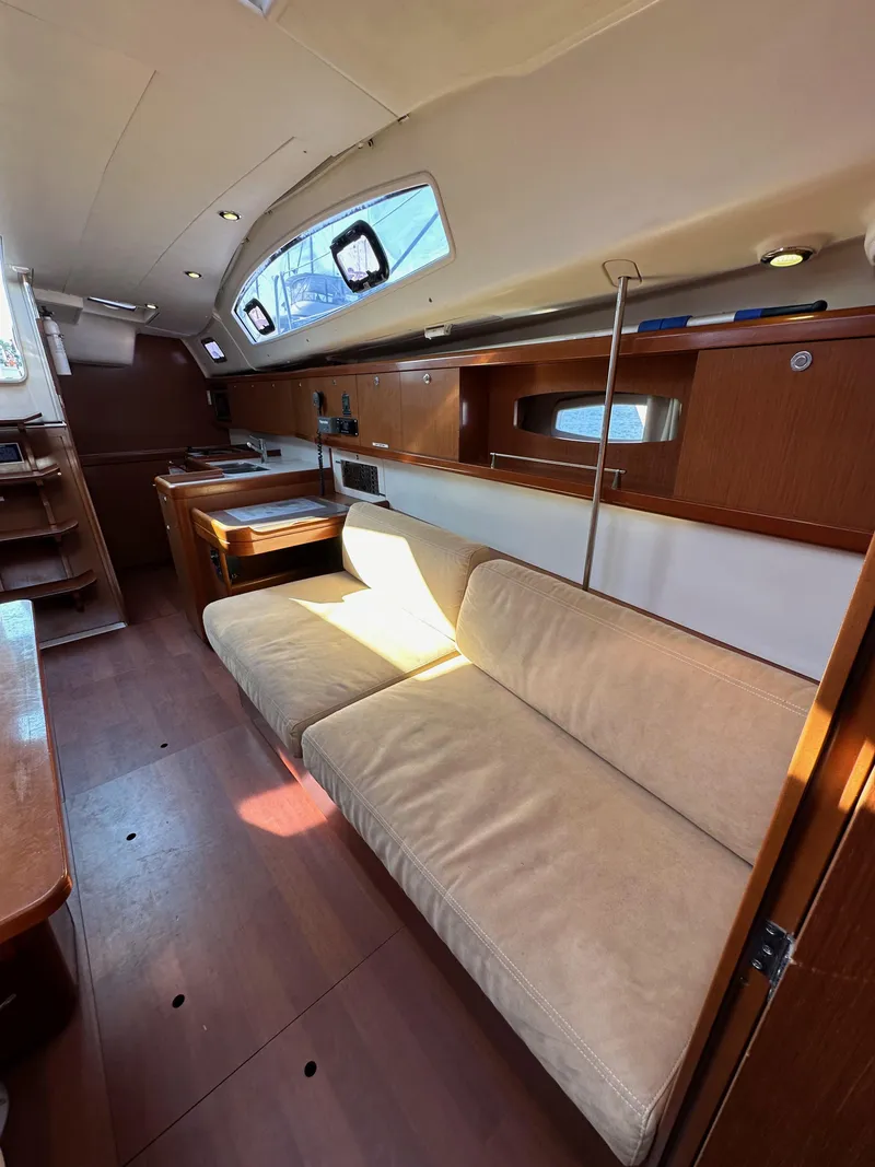 Slide: The Image of Beneteau Oceanis 40 2011 - 82
