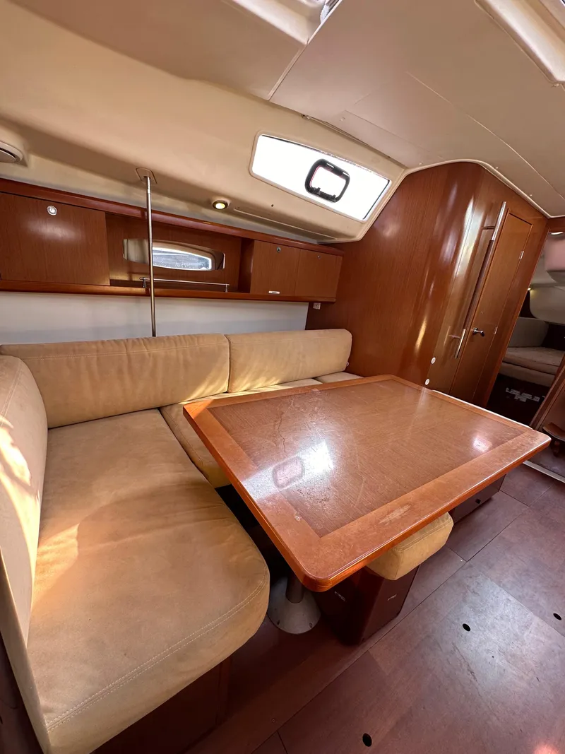 Slide: The Image of Beneteau Oceanis 40 2011 - 83