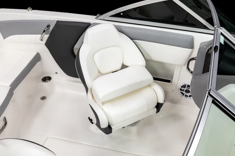 Slide: The Image of 2025 Chaparral 19 SSi OB boat interior with white captain's seat. - 8