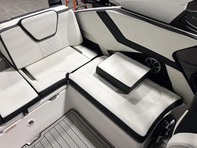 Slide: The Image of Yamaha 252S 2025 - 10