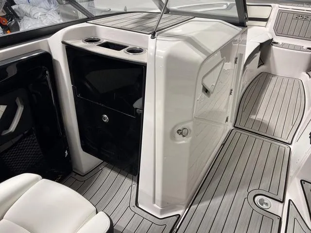 Slide: The Image of Yamaha 252S 2025 - 14