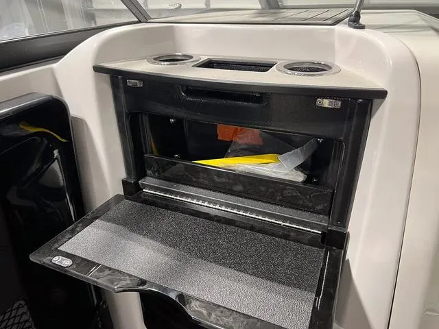 Slide: The Image of Yamaha 252S 2025 - 16