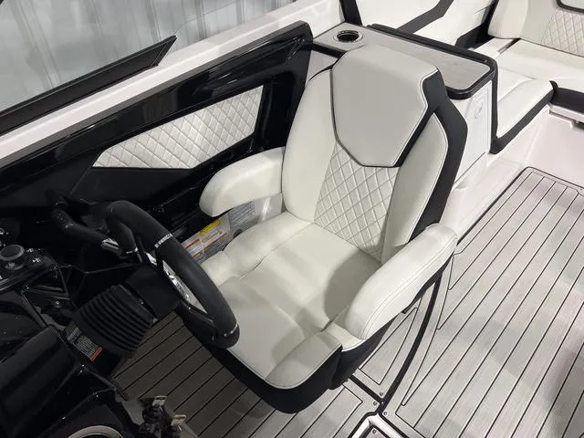 Slide: The Image of Yamaha 252S 2025 - 18