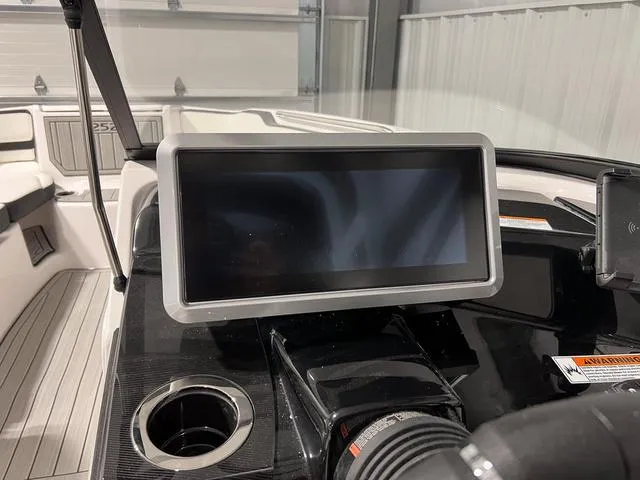 Slide: The Image of Yamaha 252S 2025 - 19