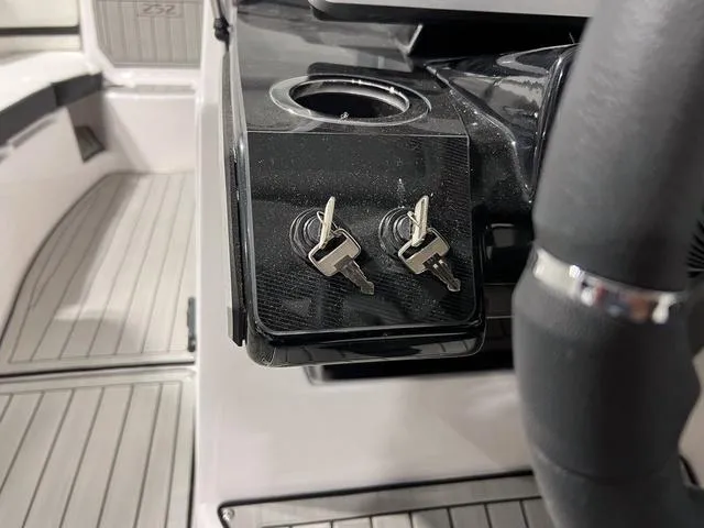 Slide: The Image of Yamaha 252S 2025 - 20