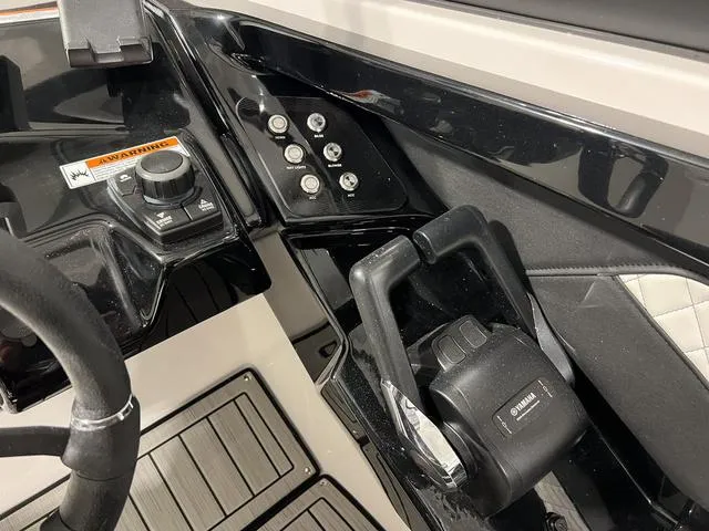 Slide: The Image of Yamaha 252S 2025 - 21