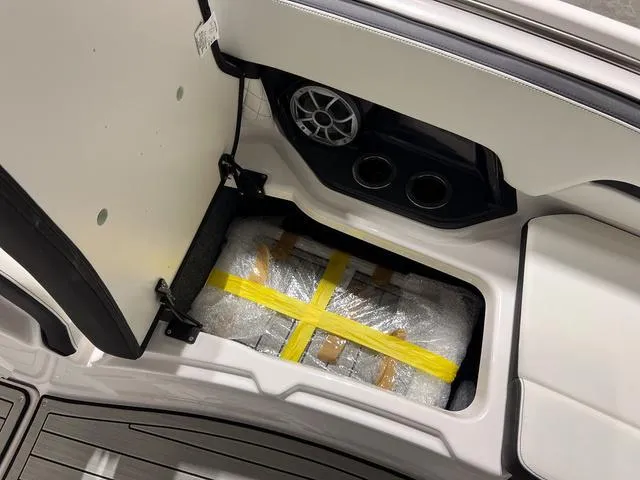 Slide: The Image of Yamaha 252S 2025 - 26