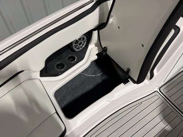 Slide: The Image of Yamaha 252S 2025 - 27