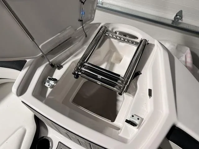 Slide: The Image of Yamaha 252S 2025 - 29