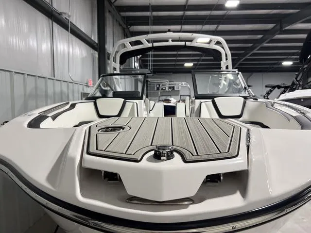 Slide: The Image of Yamaha 252S 2025 - 3