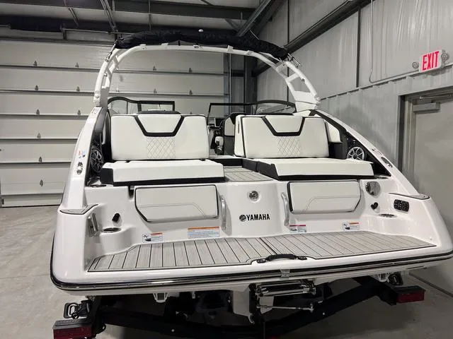 Slide: The Image of Yamaha 252S 2025 - 4