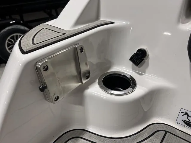 Slide: The Image of Yamaha 252S 2025 - 5