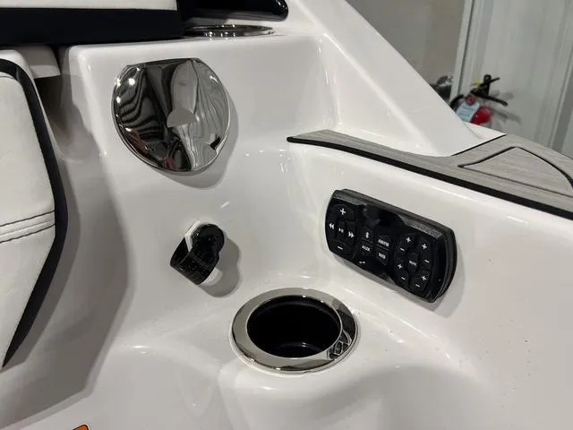 Slide: The Image of Yamaha 252S 2025 - 6