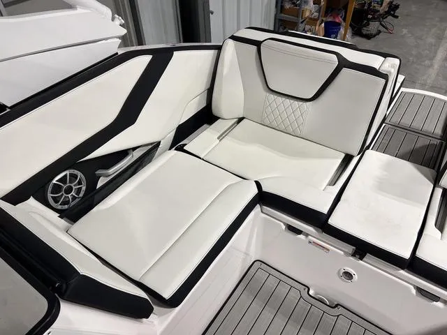 Slide: The Image of Yamaha 252S 2025 - 9