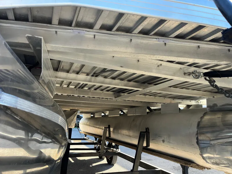 Slide: The Image of Underneath view of 2001 Sun Tracker PARTY BARGE 25 pontoon boat on trailer. - 12