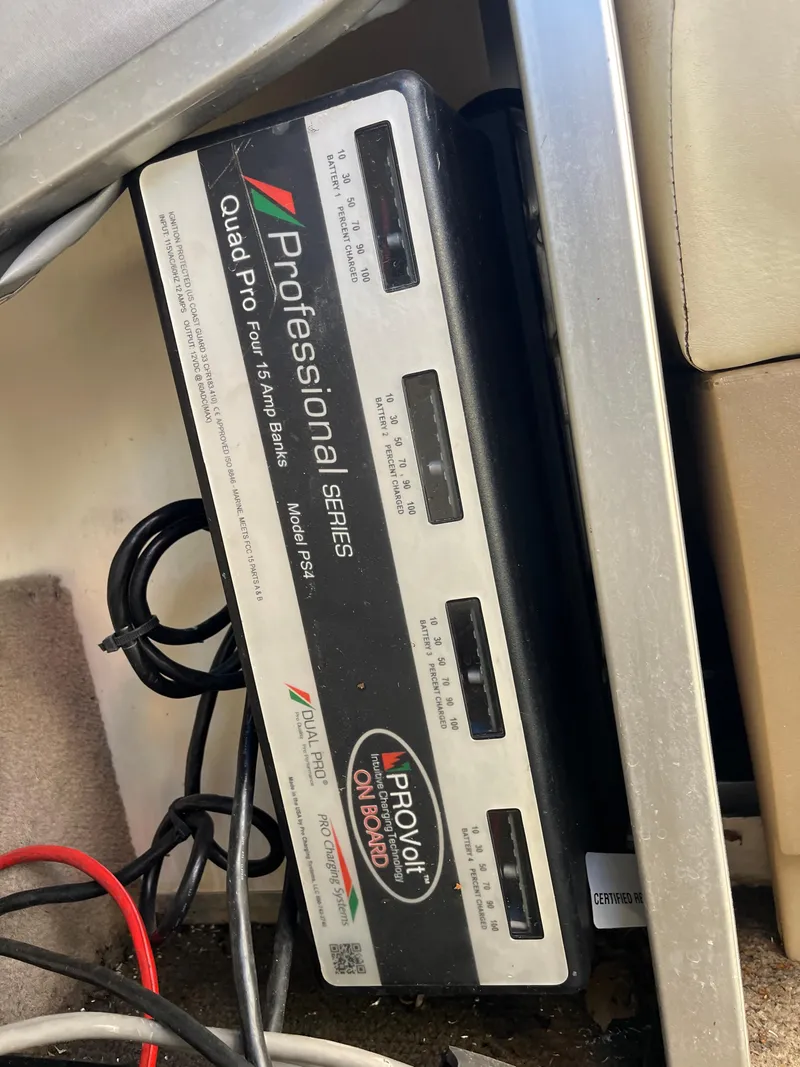 Slide: The Image of Onboard battery charger in 2001 Sun Tracker PARTY BARGE 25 boat. - 20