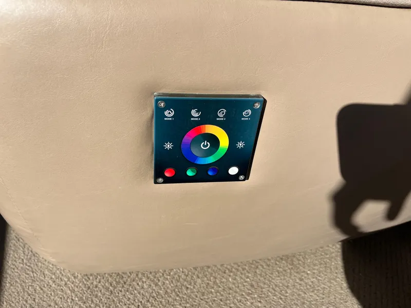 Slide: The Image of Control panel on 2001 Sun Tracker PARTY BARGE 25 boat seat. - 22