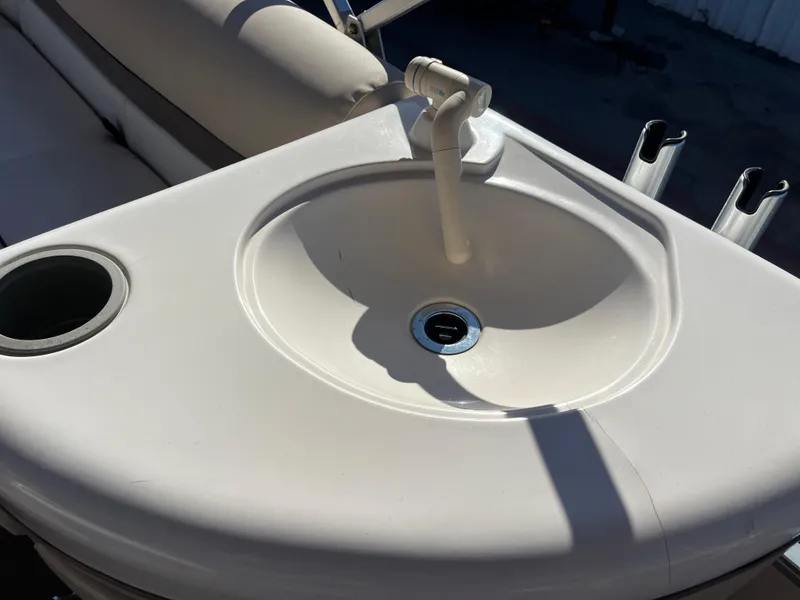 Slide: The Image of 2001 Sun Tracker PARTY BARGE 25 boat sink with cup holder and rod holders. - 27
