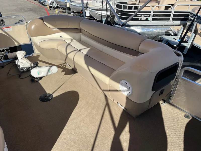 Slide: The Image of 2001 Sun Tracker PARTY BARGE 25 interior with beige seating and carpet. - 38