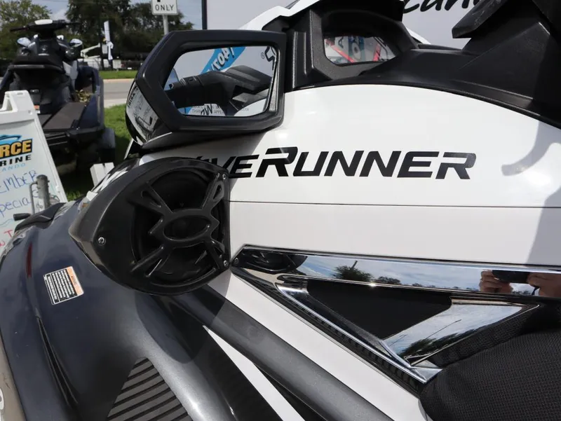 Slide: The Image of Yamaha VXR 2017 - 5