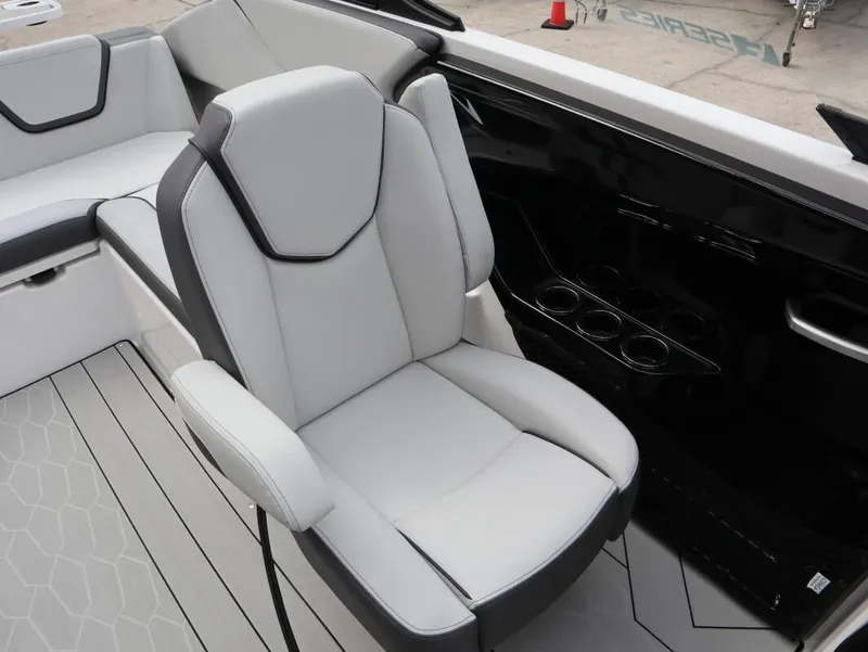 Slide: The Image of Yamaha 252XE 2025 - 15