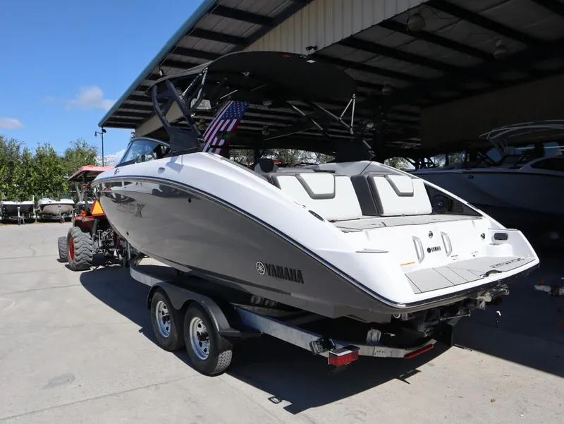 Slide: The Image of Yamaha 252XE 2025 - 3