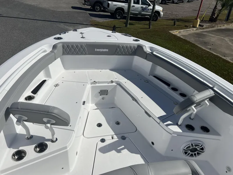 Slide: The Image of Everglades 285 CC 2025 - 11