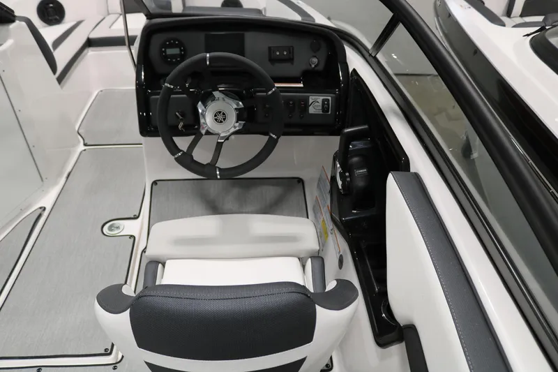 Slide: The Image of Yamaha AR195 2025 - 16