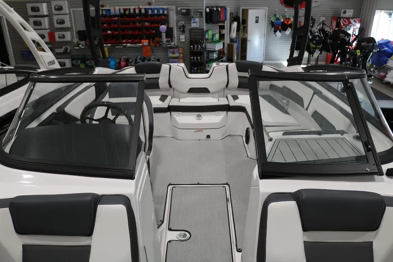 Slide: The Image of Yamaha AR195 2025 - 8