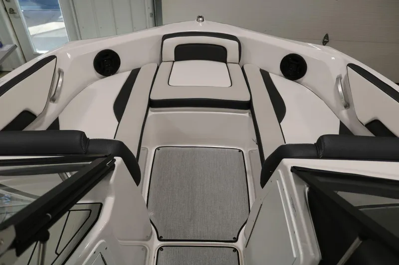 Slide: The Image of Yamaha AR195 2025 - 9