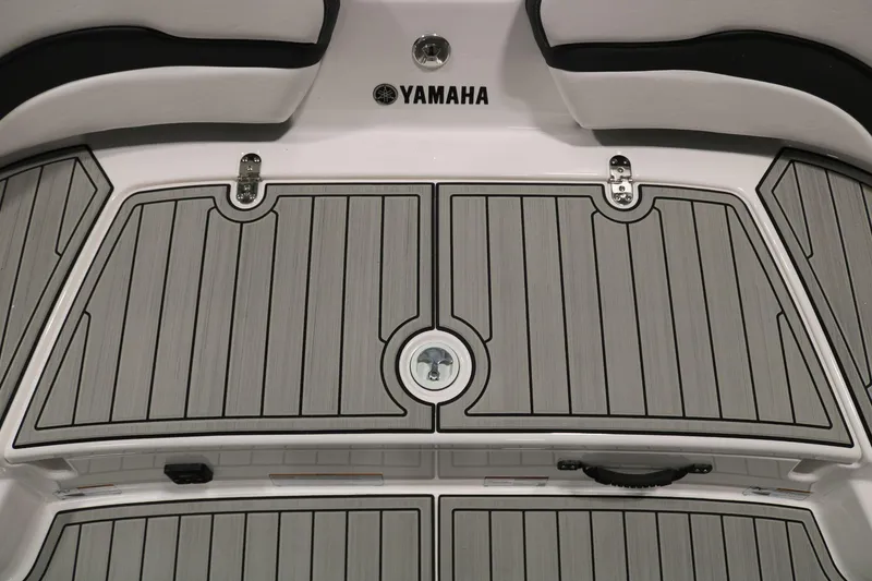 Slide: The Image of Yamaha Boats 195S 2025 model, featuring sleek deck design and modern fittings. - 7