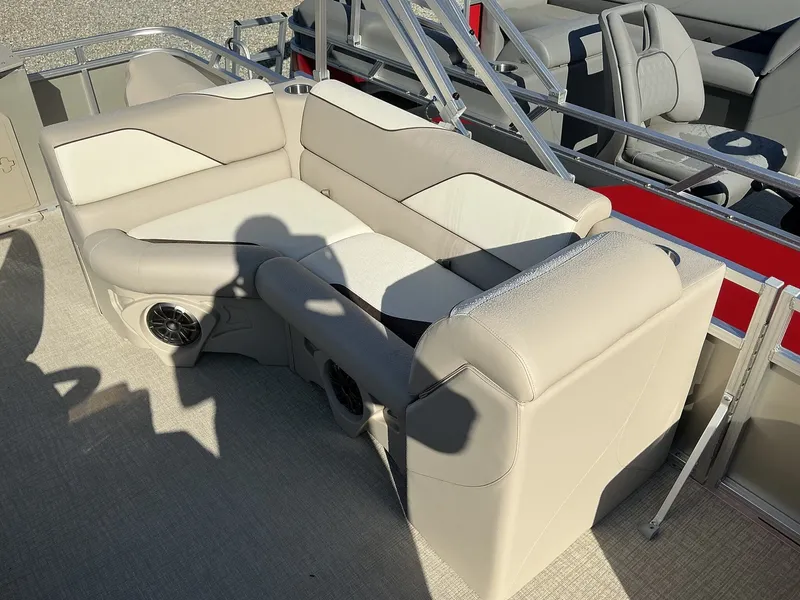 Slide: The Image of Tahoe Sport - 21 FT 21 REAR FISH 2025 - 10