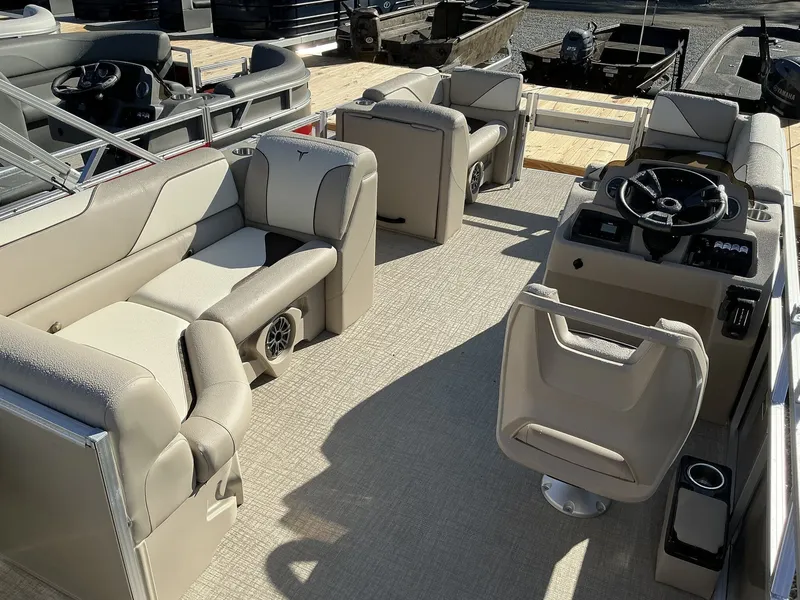 Slide: The Image of Tahoe Sport - 21 FT 21 REAR FISH 2025 - 5