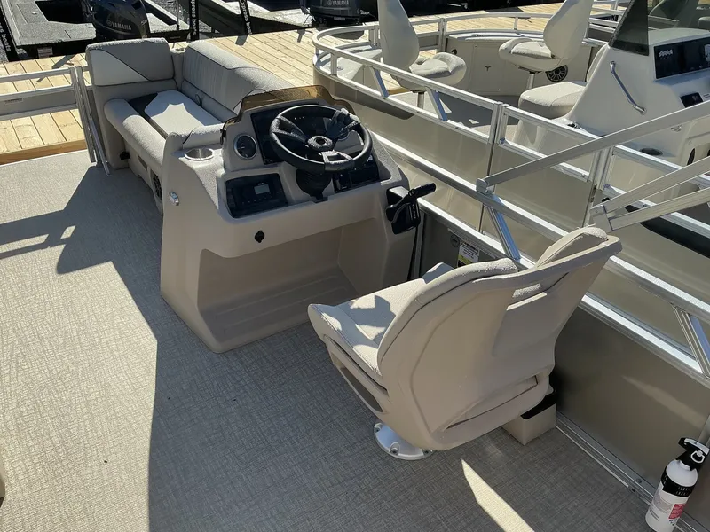 Slide: The Image of Tahoe Sport - 21 FT 21 REAR FISH 2025 - 6