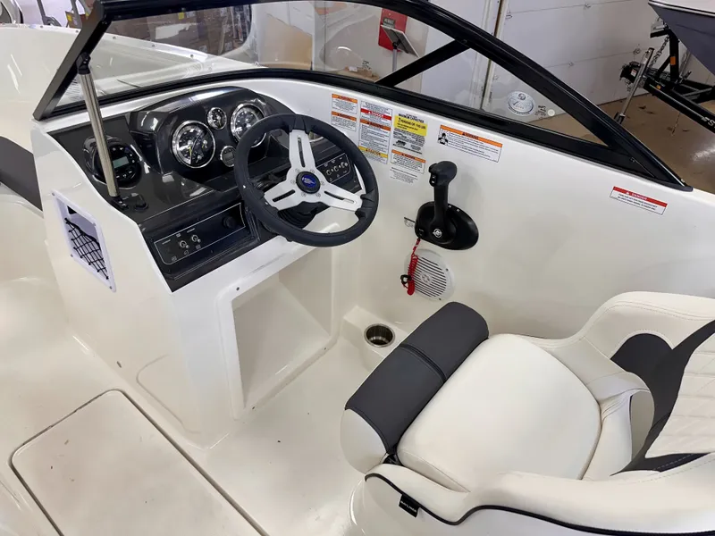 Slide: The Image of Bayliner VR4 Bowrider OB 2025 - 14