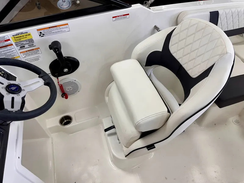 Slide: The Image of Bayliner VR4 Bowrider OB 2025 - 22