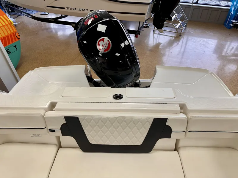 Slide: The Image of Bayliner VR4 Bowrider OB 2025 - 23