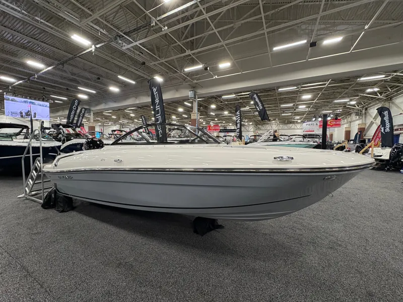Slide: The Image of Bayliner VR4 Bowrider OB 2025 - 21