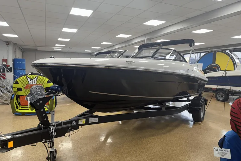 The Image of Bayliner VR4 Bowrider OB 2025 - 0