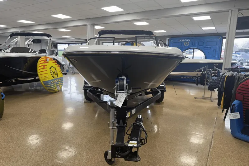 Slide: The Image of Bayliner VR4 Bowrider OB 2025 - 1