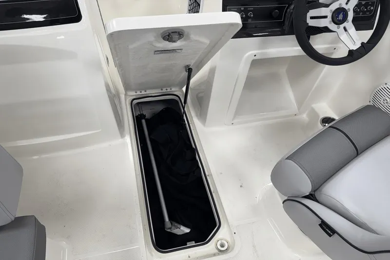 Slide: The Image of Bayliner VR4 Bowrider OB 2025 - 11