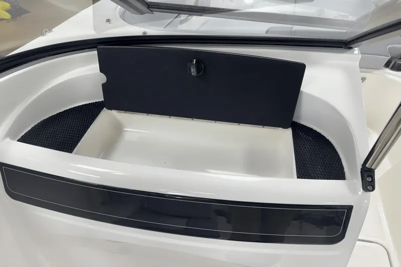 Slide: The Image of Bayliner VR4 Bowrider OB 2025 - 12