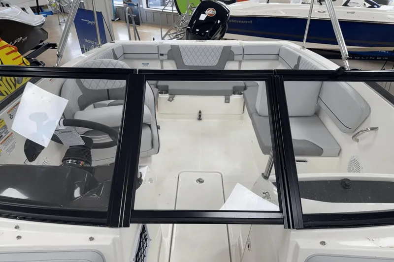 Slide: The Image of Bayliner VR4 Bowrider OB 2025 - 6