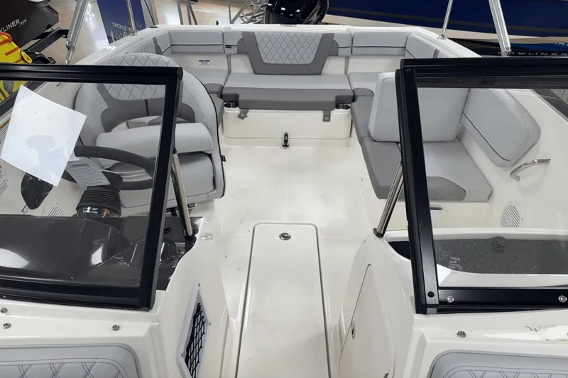 Slide: The Image of Bayliner VR4 Bowrider OB 2025 - 7