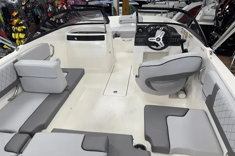 Slide: The Image of Bayliner VR4 Bowrider OB 2025 - 9