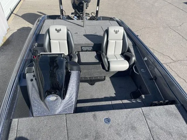 Slide: The Image of Phoenix Bass Boat 721 ZXL 2025 - 11