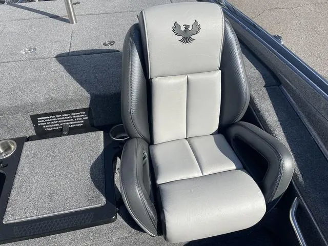 Slide: The Image of Phoenix Bass Boat 721 ZXL 2025 - 12